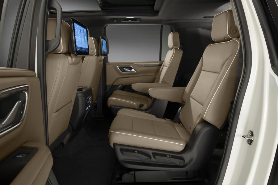 Интерьер Chevrolet Suburban High Country 2020 года  (фото 13 из 21)